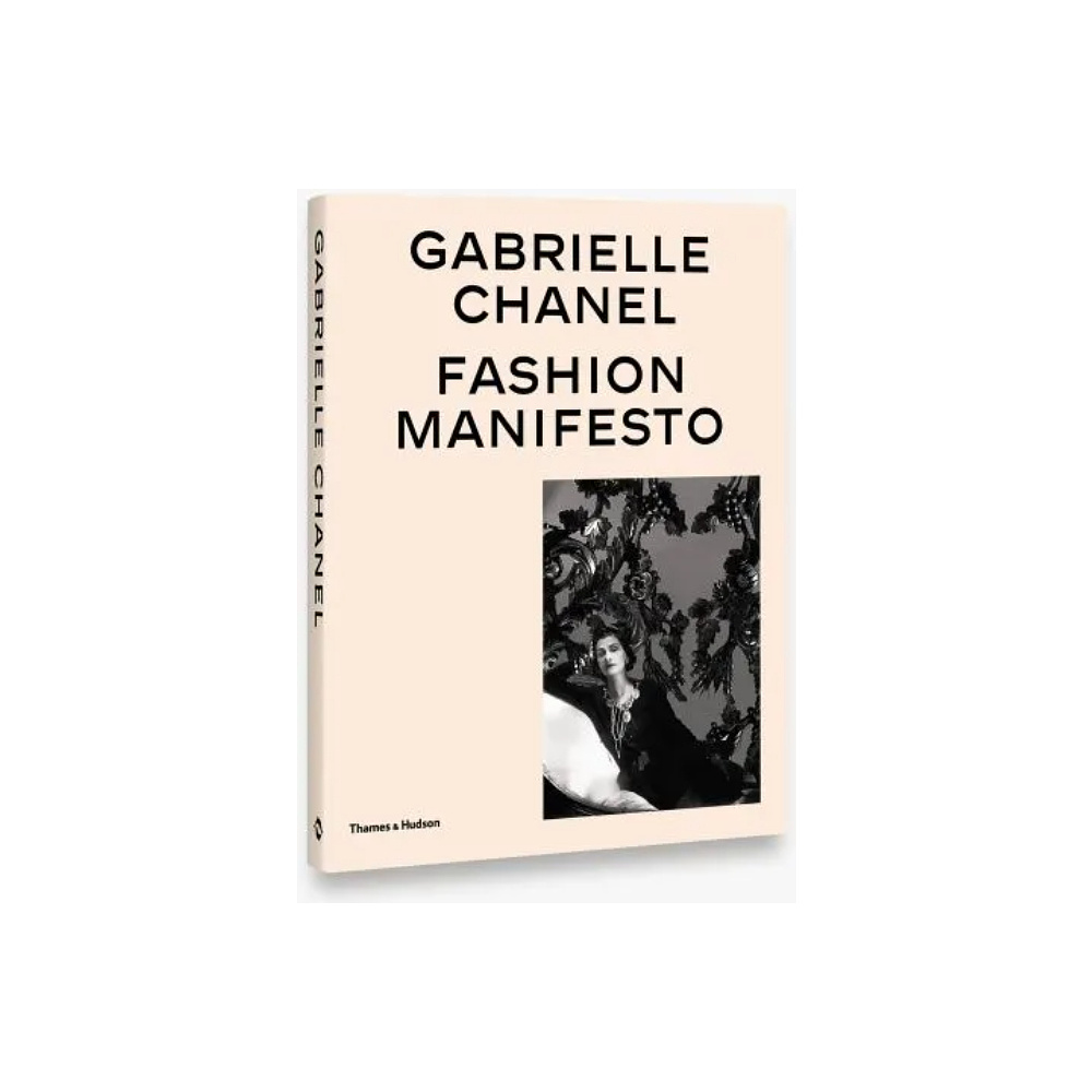 Книга "Gabrielle Chanel: Fashion Manifesto", (английский язык), Miren Arzalluz, Véronique Belloir