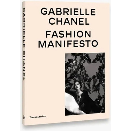 Книга "Gabrielle Chanel: Fashion Manifesto", (английский язык), Miren Arzalluz, Véronique Belloir