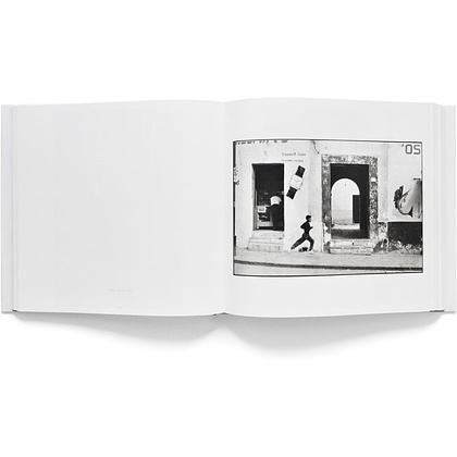 Книга на английском языке "Henri Cartier-Bresson: Photographer", Yves Bonnefoy - 5